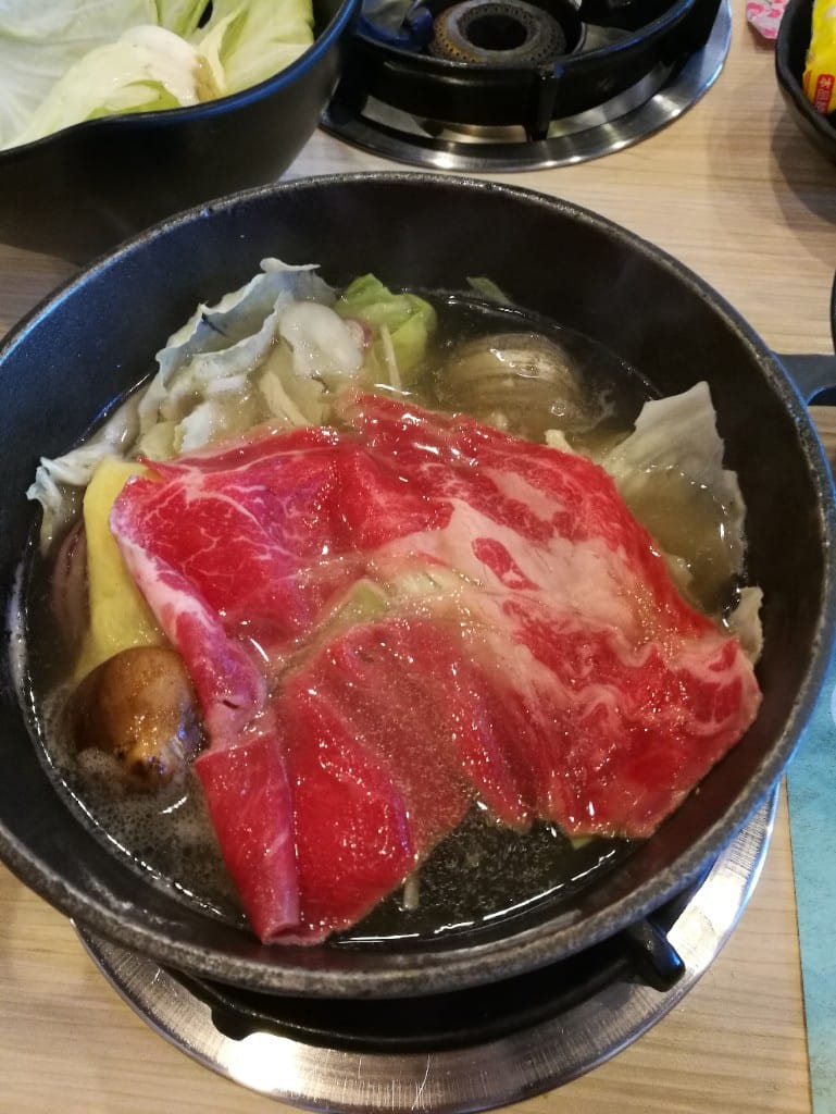 【新莊美食】初二十六，食材新鮮用新的美味鍋物，還有生魚片握壽司哦！