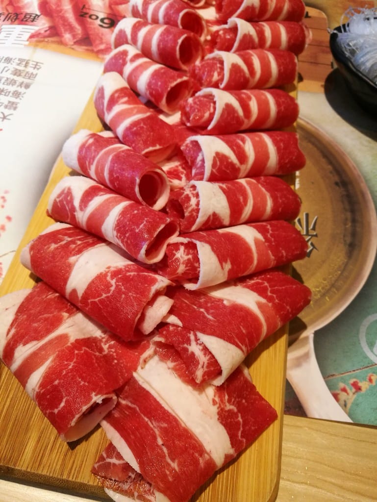 【新莊美食】初二十六，食材新鮮用新的美味鍋物，還有生魚片握壽司哦！