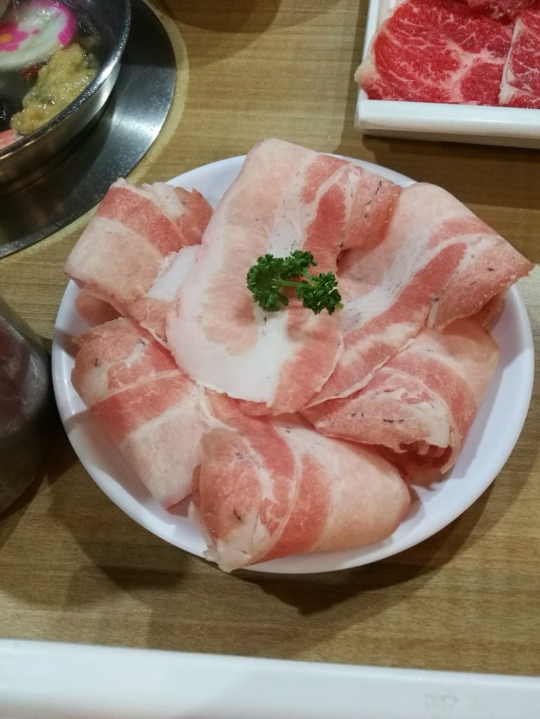 【新莊美食】沐也日式涮涮鍋,主打大份量肉盤,CP值高的美味鍋物,用餐時間拿號碼牌哦! - 第11張圖 【新莊美食】沐也日式涮涮鍋,主打大份量肉盤,CP值高的美味鍋物,用餐時間拿號碼牌哦!