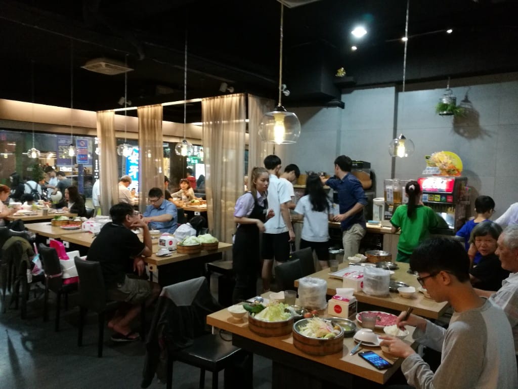 【新莊美食】沐也日式涮涮鍋,主打大份量肉盤,CP值高的美味鍋物,用餐時間拿號碼牌哦! - 第2張圖 【新莊美食】沐也日式涮涮鍋,主打大份量肉盤,CP值高的美味鍋物,用餐時間拿號碼牌哦!
