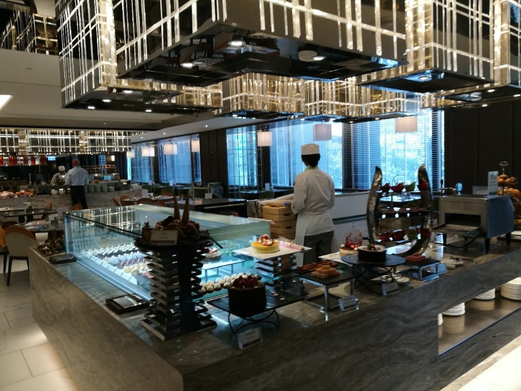 【板橋美食】板橋凱撒大飯店朋派自助餐,環境寬敞舒服,甜點選擇多! - 第2張圖 【板橋美食】板橋凱撒大飯店朋派自助餐,環境寬敞舒服,甜點選擇多!