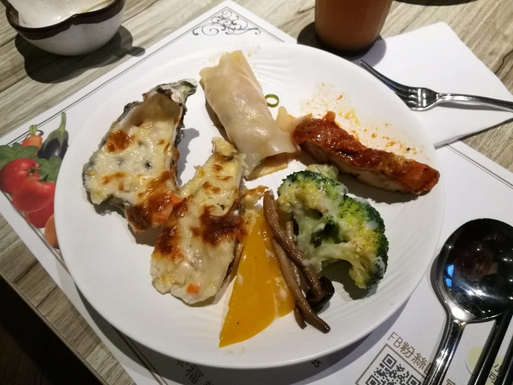【台中美食】真膳美饌百食匯,鹹食和甜點選擇多又有水準的Buffet - 第39張圖 【台中美食】真膳美饌百食匯,鹹食和甜點選擇多又有水準的Buffet