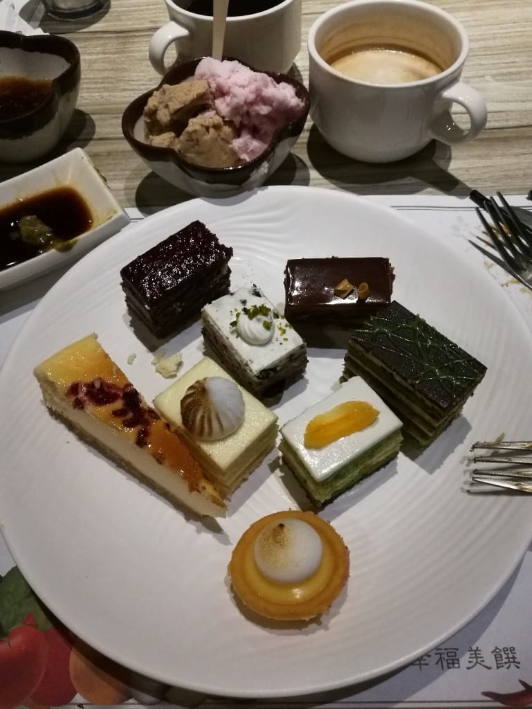 【台中美食】真膳美饌百食匯,鹹食和甜點選擇多又有水準的Buffet - 第45張圖 【台中美食】真膳美饌百食匯,鹹食和甜點選擇多又有水準的Buffet