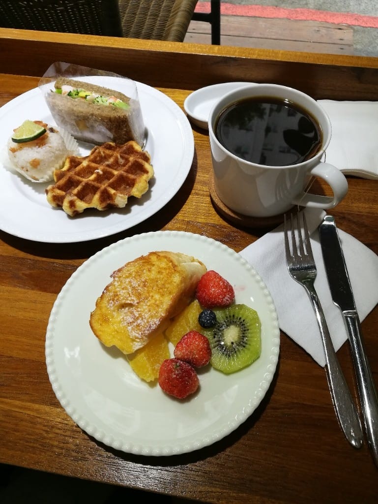 【板橋美食】王樣輕食廚房,環境明亮舒服,想吃什麼自己夾! - 第4張圖 【板橋美食】王樣輕食廚房,環境明亮舒服,想吃什麼自己夾!