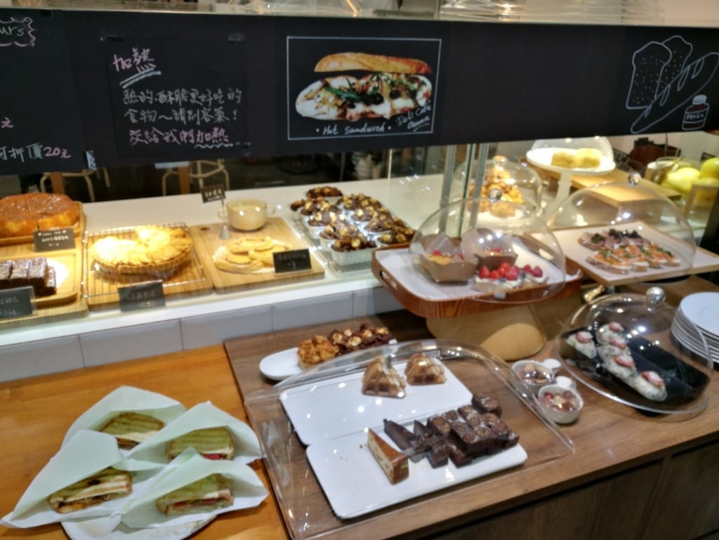 【板橋美食】王樣輕食廚房,環境明亮舒服,想吃什麼自己夾! - 第17張圖 【板橋美食】王樣輕食廚房,環境明亮舒服,想吃什麼自己夾!
