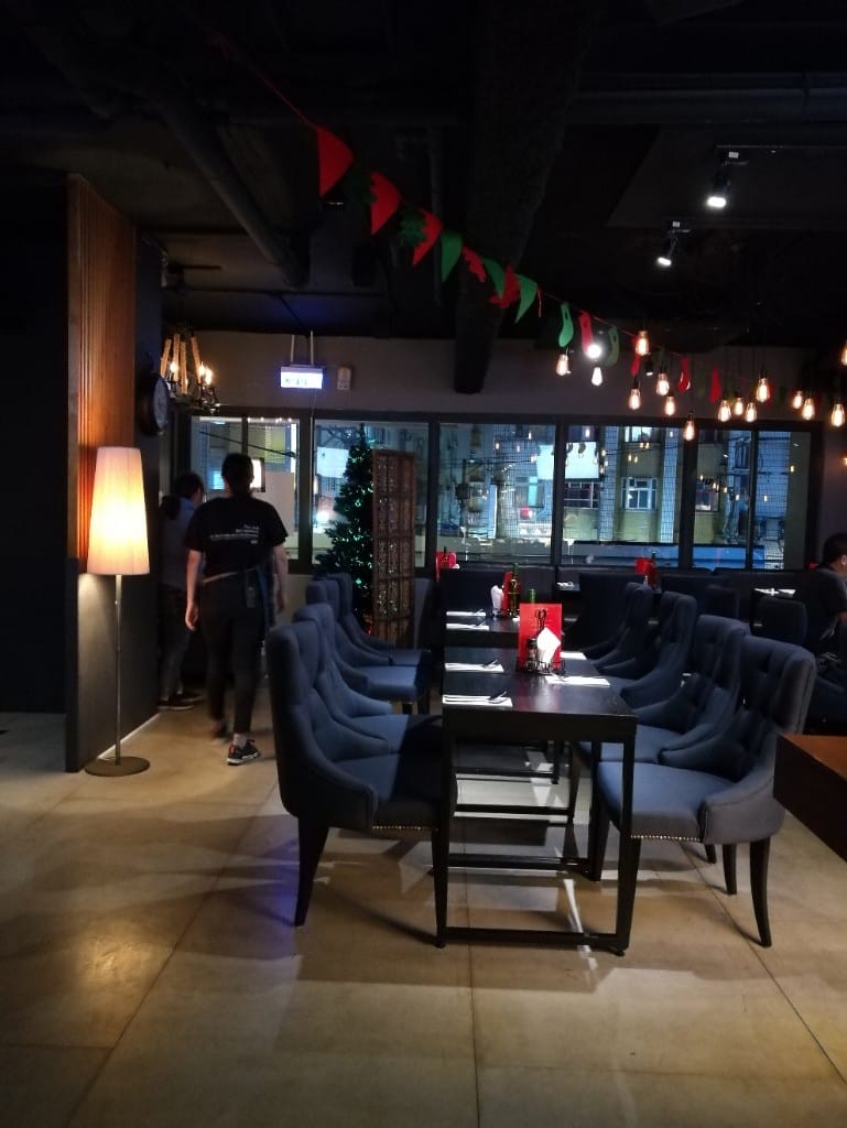 【淡水美食】4F小飯館，寵物友善餐廳，各種義大利麵燉飯還有手作甜點