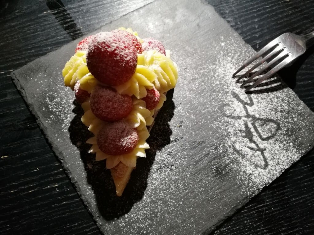 【淡水美食】4F小飯館，寵物友善餐廳，各種義大利麵燉飯還有手作甜點