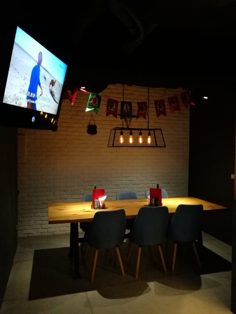 【淡水美食】4F小飯館，寵物友善餐廳，各種義大利麵燉飯還有手作甜點