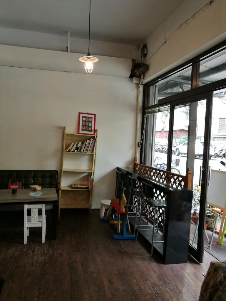 【三重美食】哩厚咖逼,三重老宅早午餐,歐姆蕾好澎湃美味 - 第4張圖 【三重美食】哩厚咖逼,三重老宅早午餐,歐姆蕾好澎湃美味