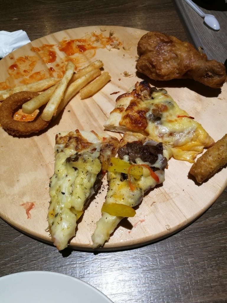 【新莊美食】鬥牛士義式廚房新莊店，CP值高的美味義大利麵，還有各種炸物及自助吧！