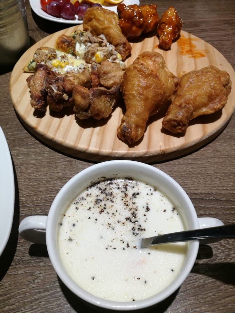 【新莊美食】鬥牛士義式廚房新莊店，CP值高的美味義大利麵，還有各種炸物及自助吧！