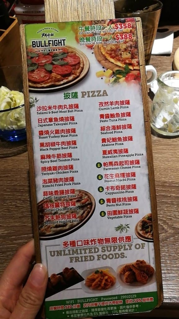 【新莊美食】鬥牛士義式廚房新莊店，CP值高的美味義大利麵，還有各種炸物及自助吧！