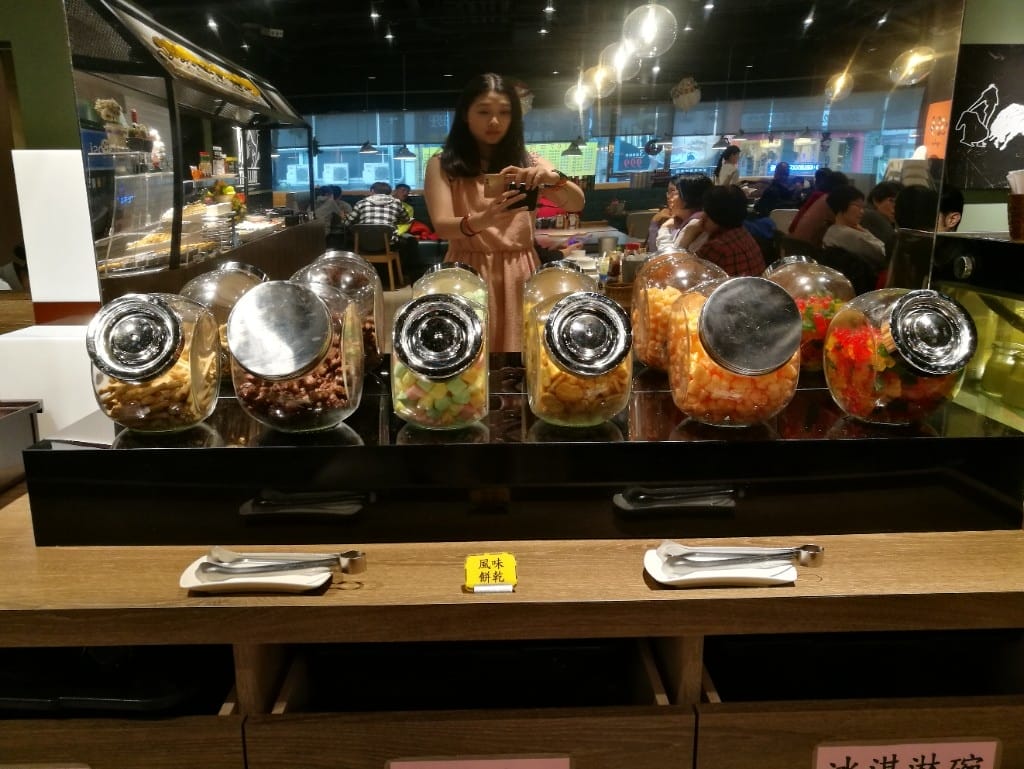 【新莊美食】鬥牛士義式廚房新莊店，CP值高的美味義大利麵，還有各種炸物及自助吧！