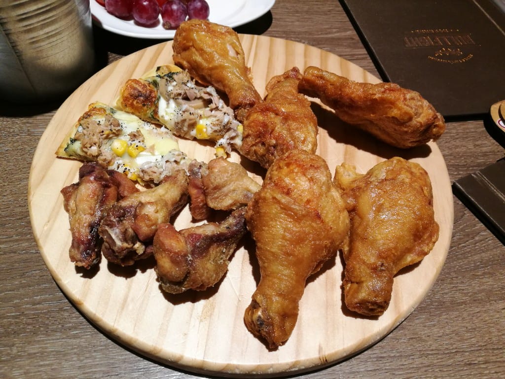 【新莊美食】鬥牛士義式廚房新莊店，CP值高的美味義大利麵，還有各種炸物及自助吧！