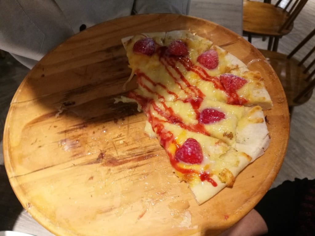 【新莊美食】鬥牛士義式廚房新莊店，CP值高的美味義大利麵，還有各種炸物及自助吧！