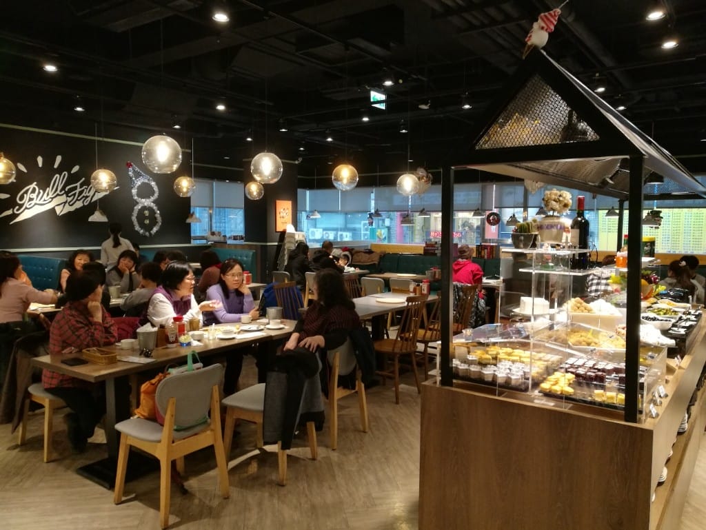 【新莊美食】鬥牛士義式廚房新莊店，CP值高的美味義大利麵，還有各種炸物及自助吧！