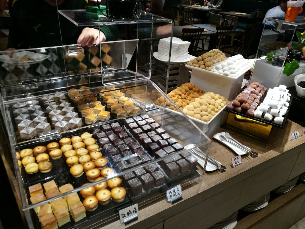【新莊美食】鬥牛士義式廚房新莊店，CP值高的美味義大利麵，還有各種炸物及自助吧！
