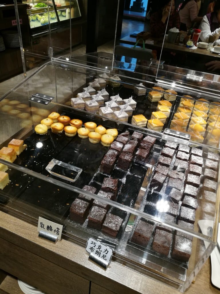【新莊美食】鬥牛士義式廚房新莊店，CP值高的美味義大利麵，還有各種炸物及自助吧！