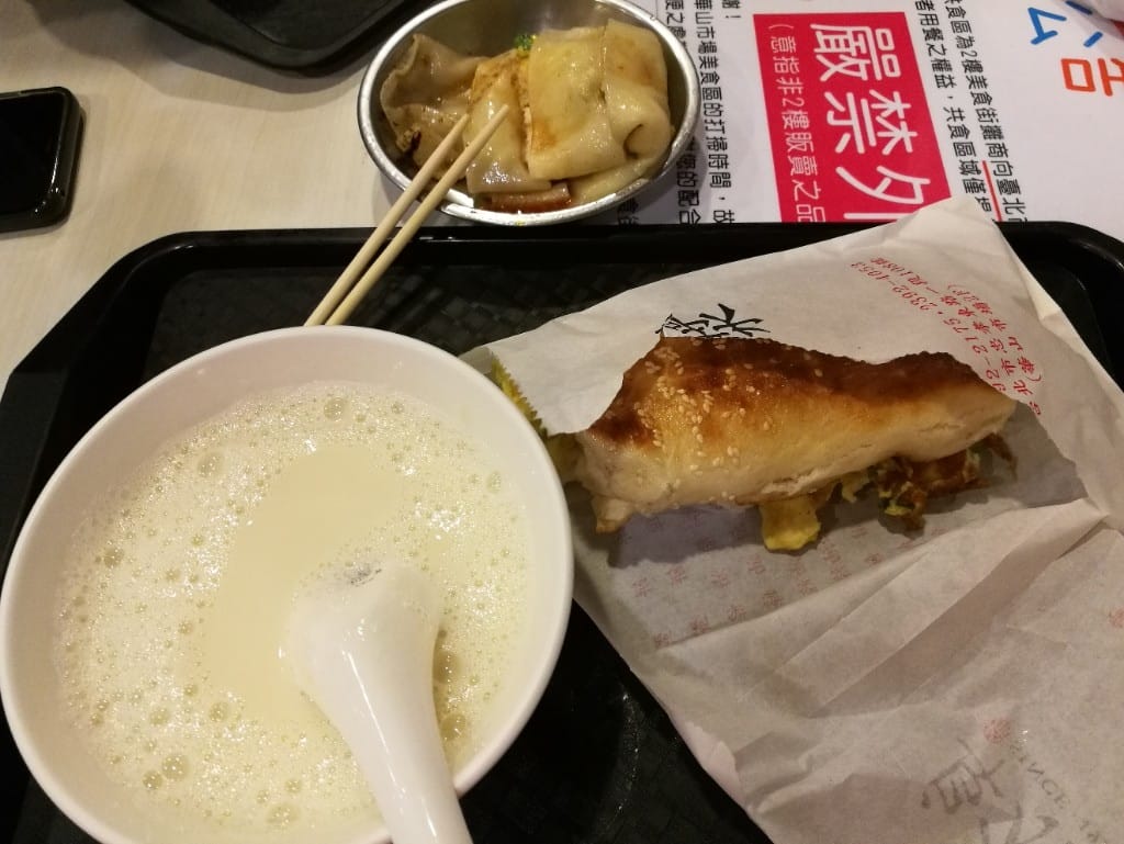【台北美食】阜杭豆漿,2018 台北米其林美食必比登推介,推薦的必吃燒餅油條 - 第17張圖 【台北美食】阜杭豆漿,2018 台北米其林美食必比登推介,推薦的必吃燒餅油條
