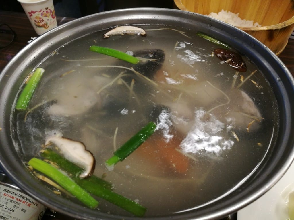 【清境美食】伊拿谷景觀咖啡餐坊，友人推薦甕缸雞餐廳