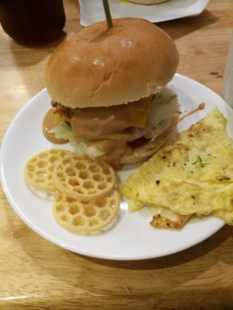 【台北美食】豆司苑早午餐，花生控最愛的花生牛肉氣死堡