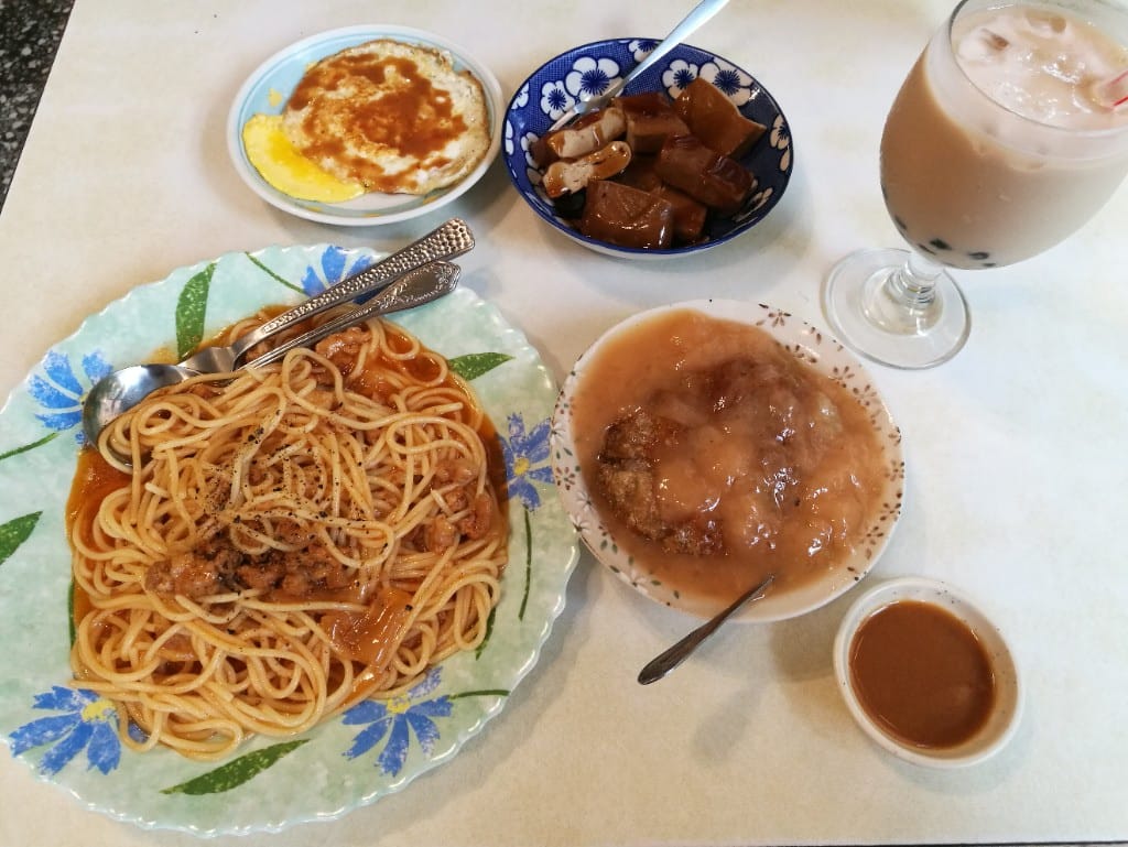 【三重美食】良芳泡沫紅茶,有香酥肉圓的古色古香泡沫紅茶耶! - 第6張圖 【三重美食】良芳泡沫紅茶,有香酥肉圓的古色古香泡沫紅茶耶!