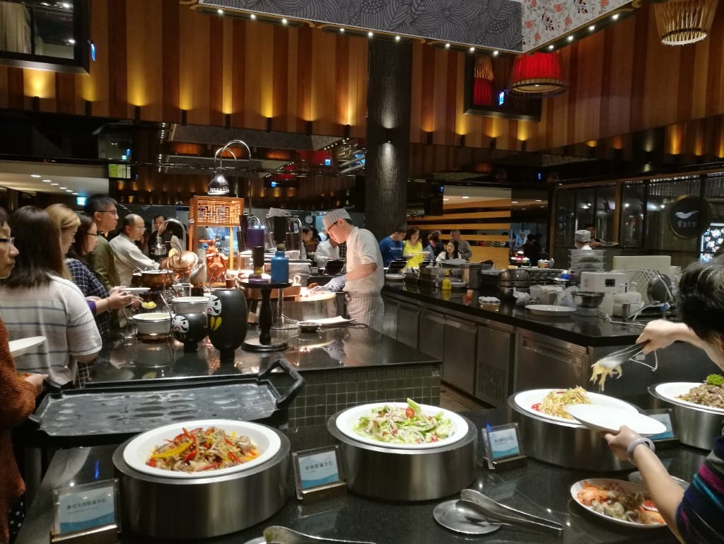 【板橋美食】饗食天堂,菜色豐富多元,食材新鮮美味 - 第4張圖 【板橋美食】饗食天堂,菜色豐富多元,食材新鮮美味