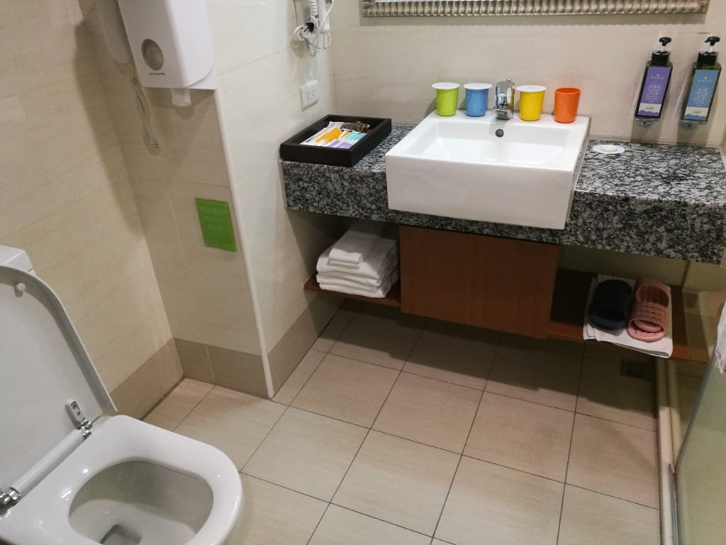 【台東住宿】V Hotel台東假期商旅,提供免費24H咖啡吧的優質旅館 - 第4張圖 【台東住宿】V Hotel台東假期商旅,提供免費24H咖啡吧的優質旅館