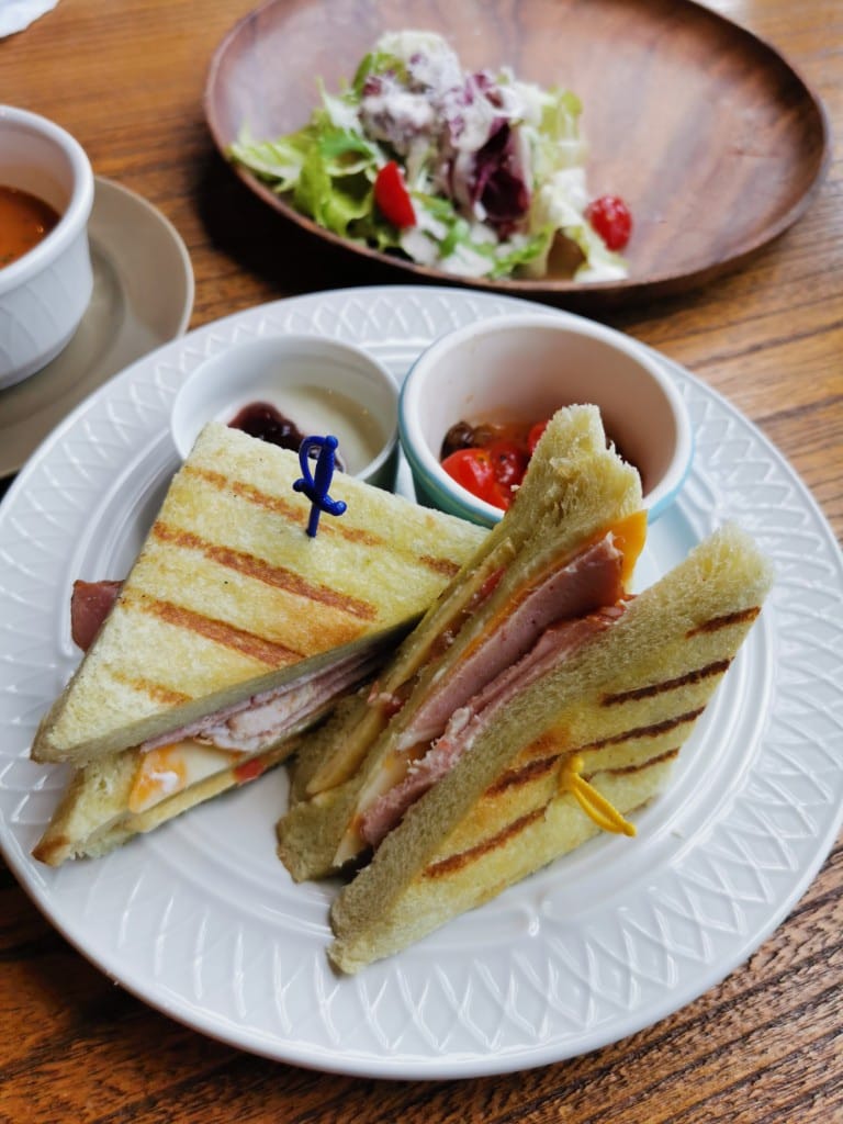【宜蘭美食】超品起士烘培工房，歐式城堡風，提供各種起士烘焙糕點及美味義式料理的優質餐廳，還有觀光工廠哦！