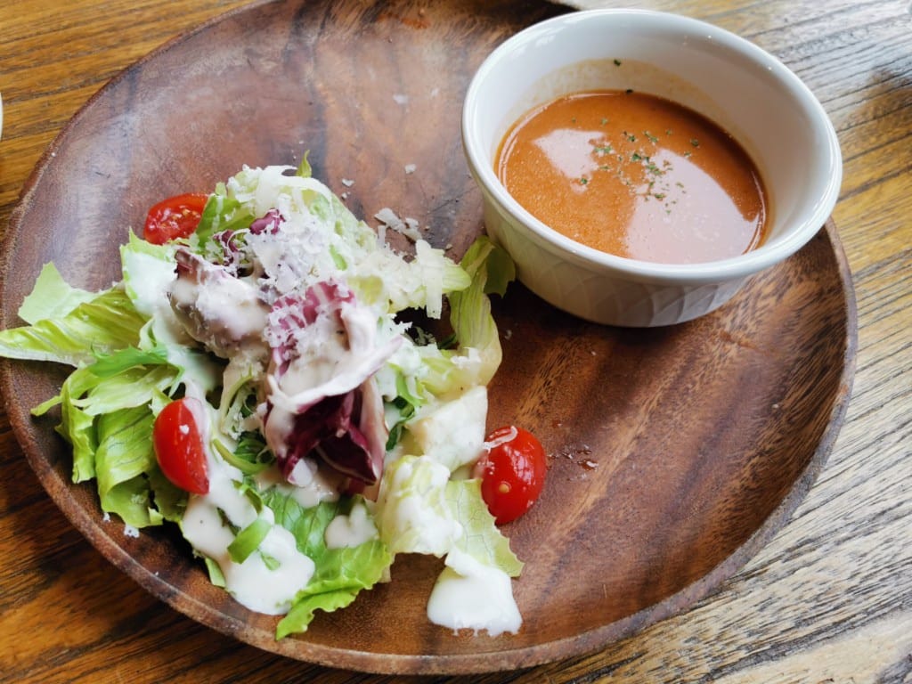 【宜蘭美食】超品起士烘培工房，歐式城堡風，提供各種起士烘焙糕點及美味義式料理的優質餐廳，還有觀光工廠哦！