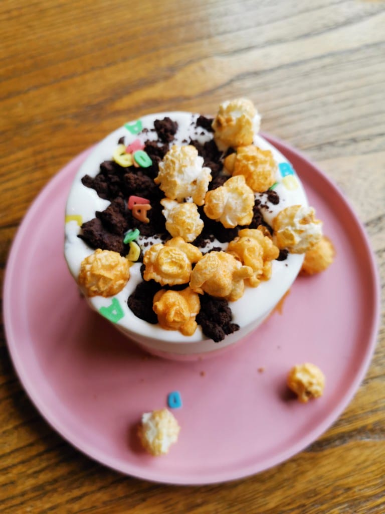 【宜蘭美食】超品起士烘培工房，歐式城堡風，提供各種起士烘焙糕點及美味義式料理的優質餐廳，還有觀光工廠哦！