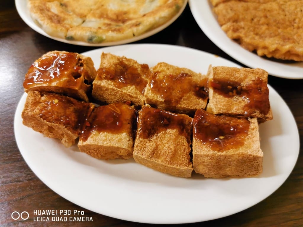 【新莊美食】溢鼎小館，天津人開的道地北方麵食館，新莊終於有好吃蔥油餅了 10806再訪