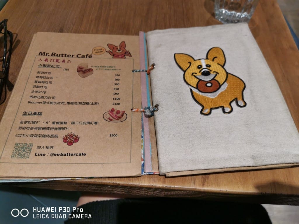 【板橋美食】奶油先生Mr butter cafe，提供自家烘培麵包甜點與輕食的寵物友善咖啡館