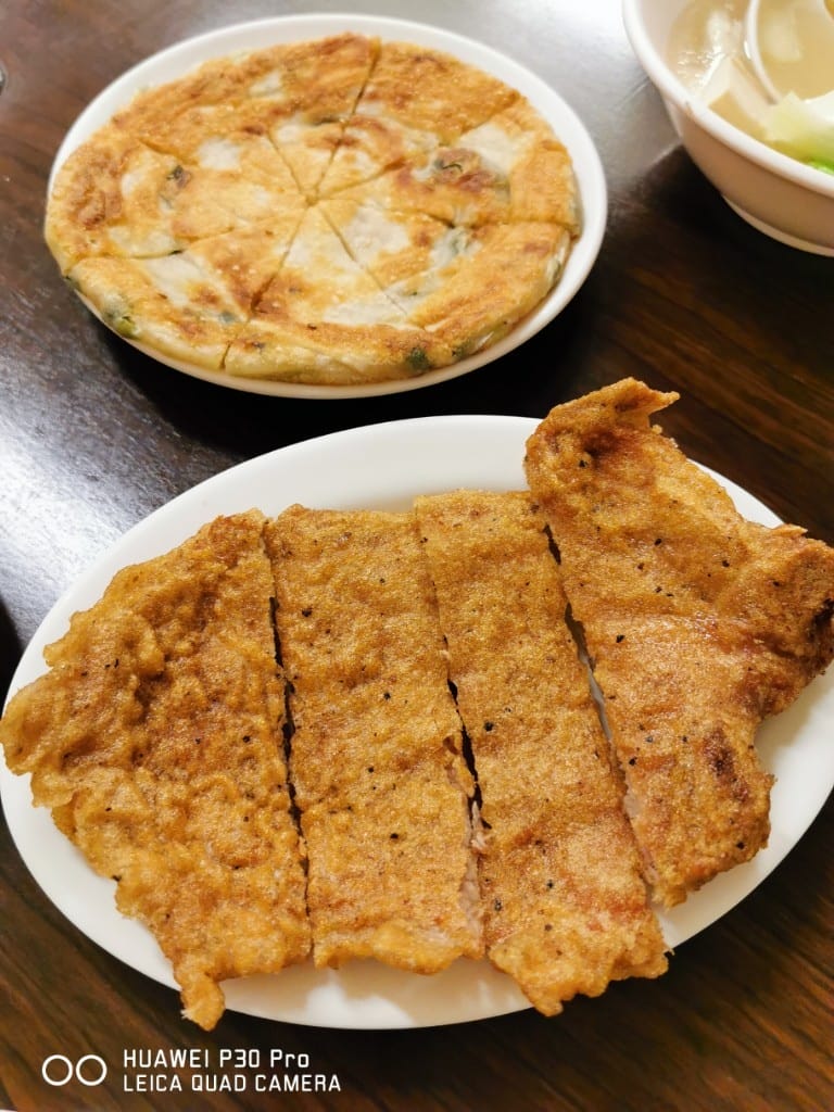 【新莊美食】溢鼎小館，天津人開的道地北方麵食館，新莊終於有好吃蔥油餅了 10806再訪