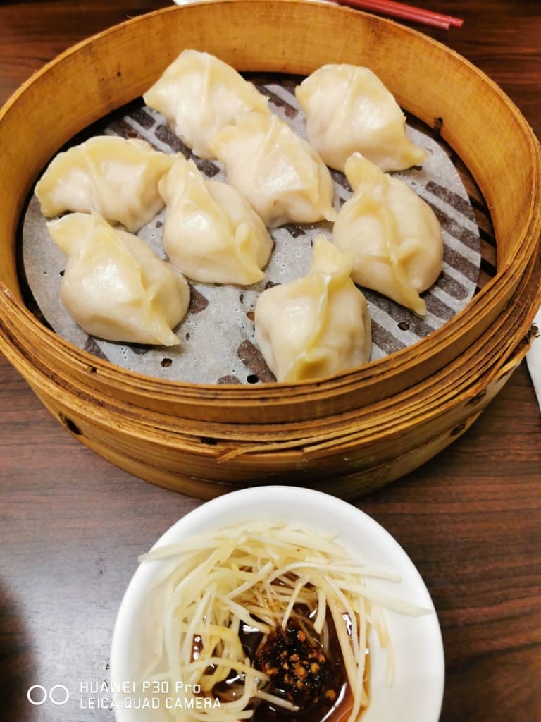 【新莊美食】溢鼎小館，天津人開的道地北方麵食館，新莊終於有好吃蔥油餅了 10806再訪