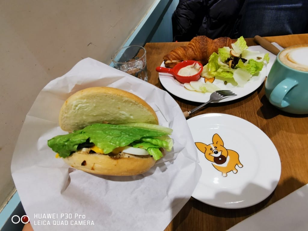 【板橋美食】奶油先生Mr butter cafe，提供自家烘培麵包甜點與輕食的寵物友善咖啡館