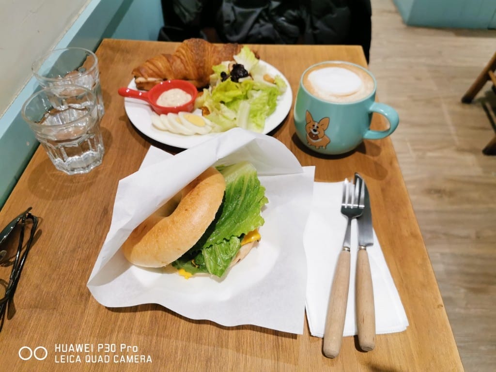【板橋美食】奶油先生Mr butter cafe，提供自家烘培麵包甜點與輕食的寵物友善咖啡館