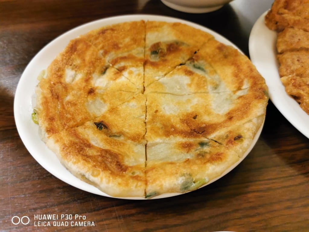 【新莊美食】溢鼎小館，天津人開的道地北方麵食館，新莊終於有好吃蔥油餅了 10806再訪