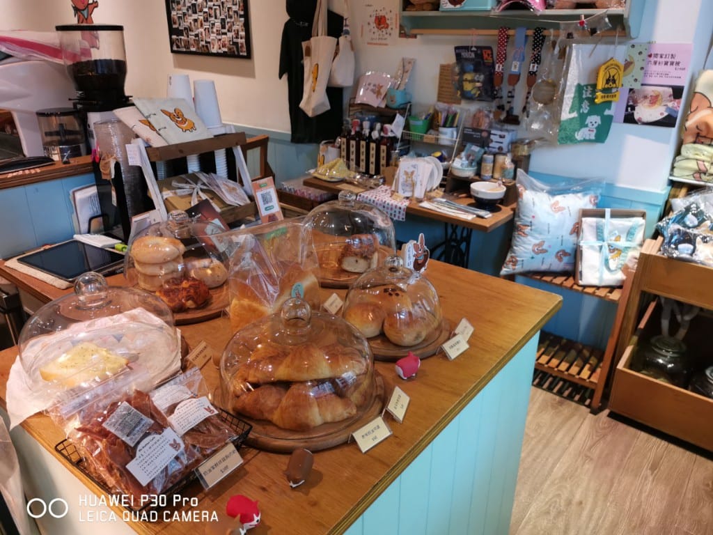 【板橋美食】奶油先生Mr butter cafe，提供自家烘培麵包甜點與輕食的寵物友善咖啡館