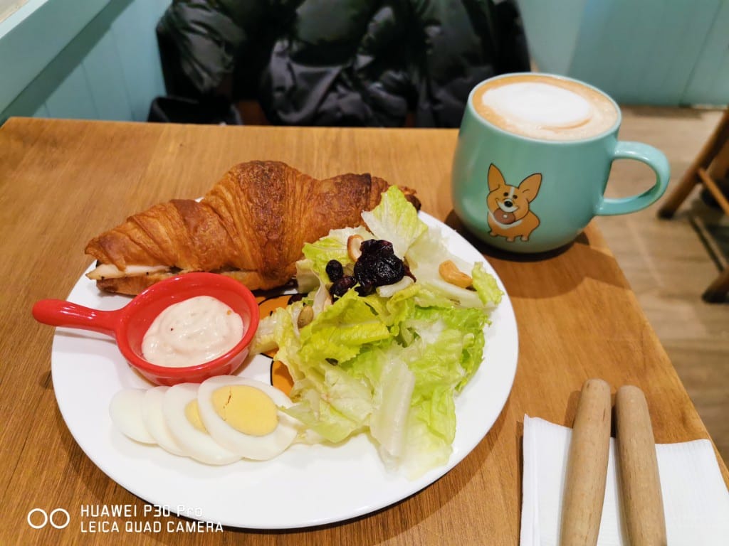 【板橋美食】奶油先生Mr butter cafe，提供自家烘培麵包甜點與輕食的寵物友善咖啡館