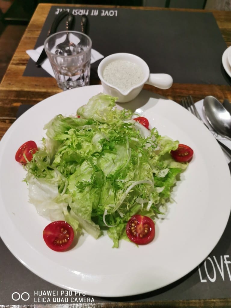 【台北美食】Love at First Bite Bakery Cafe，國父紀念館站美食芝加哥深盤Pizza