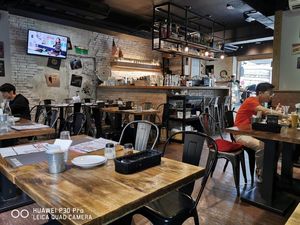 【台北美食】Love at First Bite Bakery Cafe，國父紀念館站美食芝加哥深盤Pizza