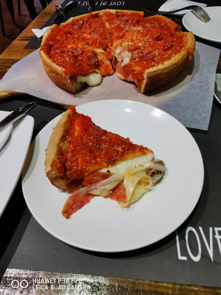 【台北美食】Love at First Bite Bakery Cafe，國父紀念館站美食芝加哥深盤Pizza