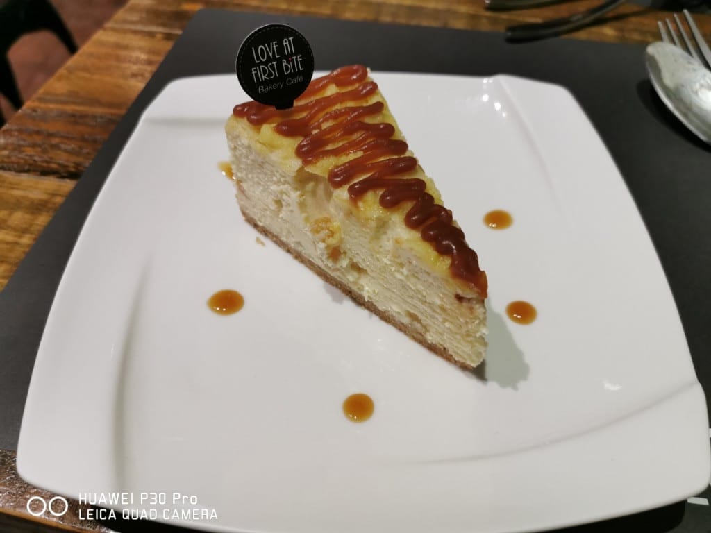 【台北美食】Love at First Bite Bakery Cafe，國父紀念館站美食芝加哥深盤Pizza