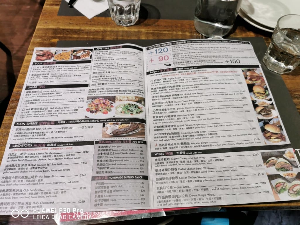 【台北美食】Love at First Bite Bakery Cafe，國父紀念館站美食芝加哥深盤Pizza