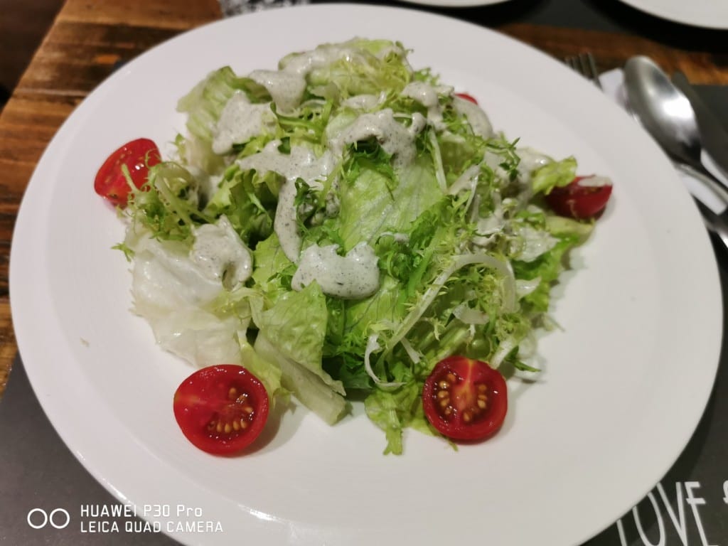 【台北美食】Love at First Bite Bakery Cafe，國父紀念館站美食芝加哥深盤Pizza