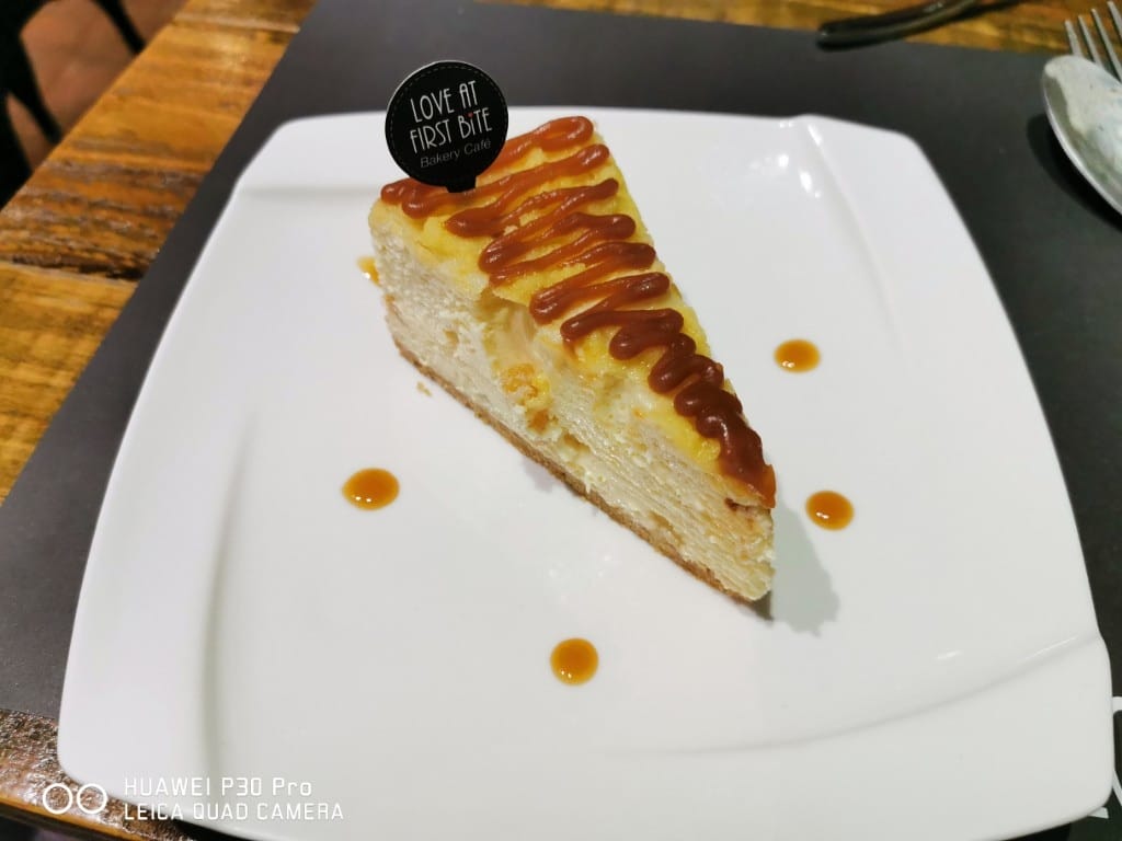 【台北美食】Love at First Bite Bakery Cafe，國父紀念館站美食芝加哥深盤Pizza
