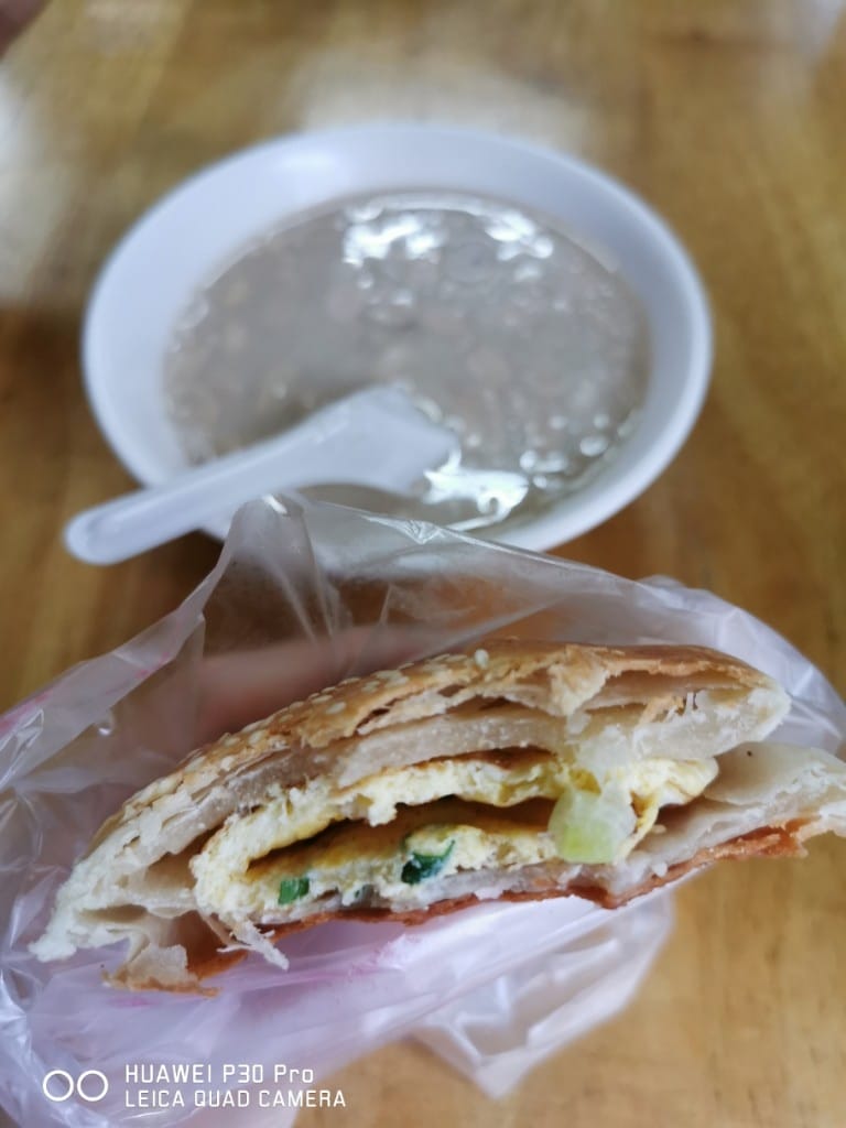 【新莊早餐】熊記燒餅油條專賣店，週休三日，有美味花生湯及燒餅油條的傳統早餐店