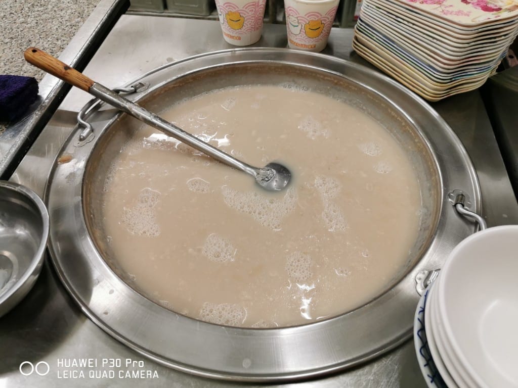 【新莊早餐】熊記燒餅油條專賣店，週休三日，有美味花生湯及燒餅油條的傳統早餐店