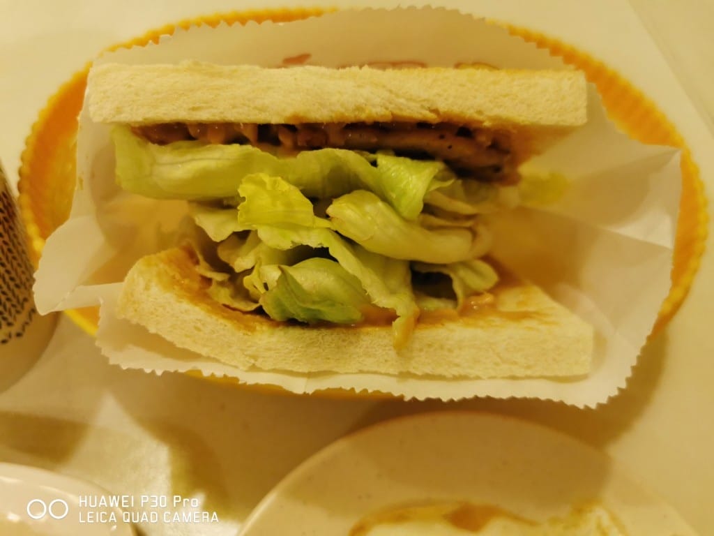 【新莊早餐】62早餐屋，菜單選擇多元，餐點可口的美味早餐，大推限量厚蛋餅